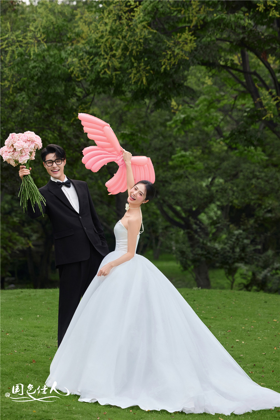 活人感森系草坪婚纱照国色佳