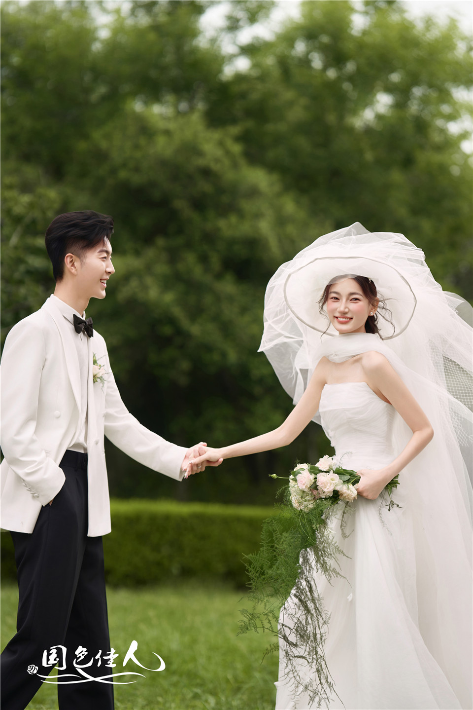 厦门婚纱摄影口碑商家国色佳人推荐森系草坪婚